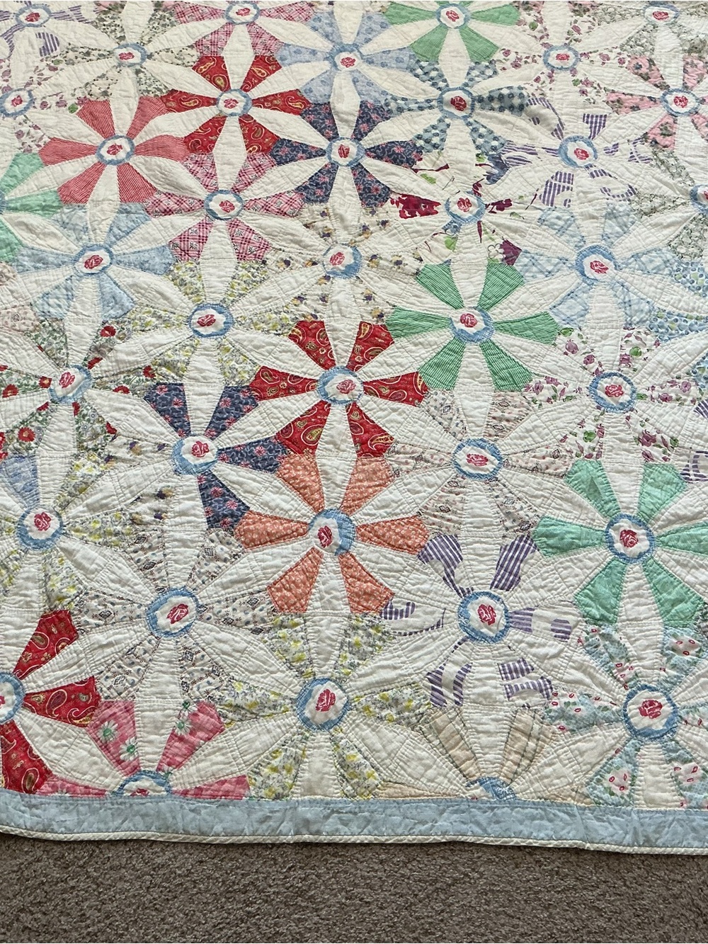 Vintage Floral Pinwheel Patchwork Quilt CottageCore 65”x86” - Picture 2 of 11